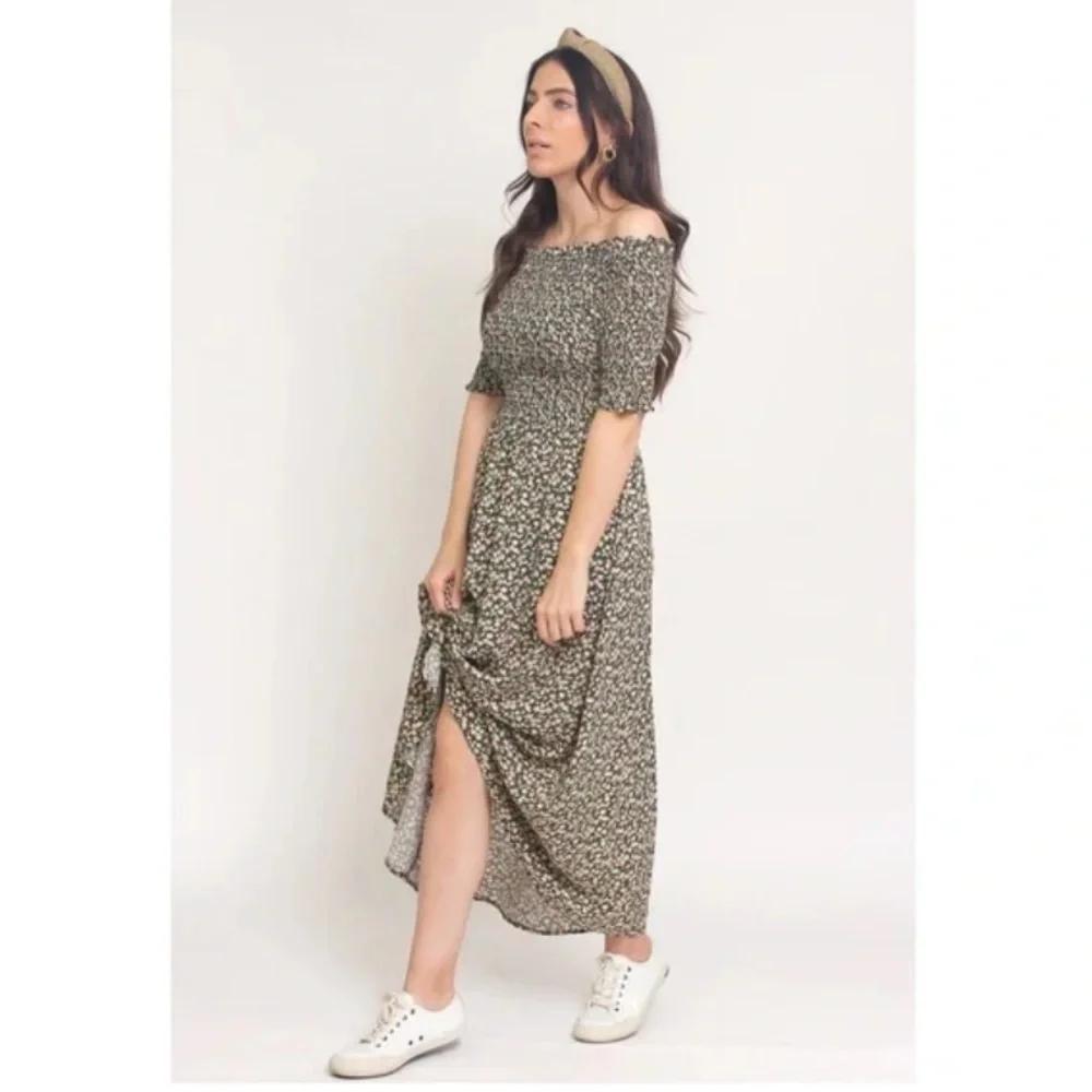 Dress Forum | Smocked Bodice Floral Midi Dress - Picture 6 of 13